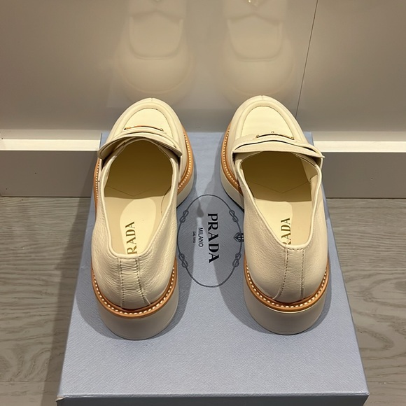 Prada Leather Loafers size 41 STEAL!!! - Picture 3 of 7
